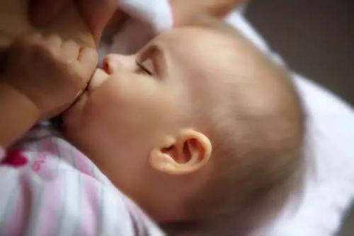 母乳检测仪厂家孩子吃奶时乳房疼是怎么回事 母乳检测仪厂家孩子吃奶时乳房疼是怎么回事